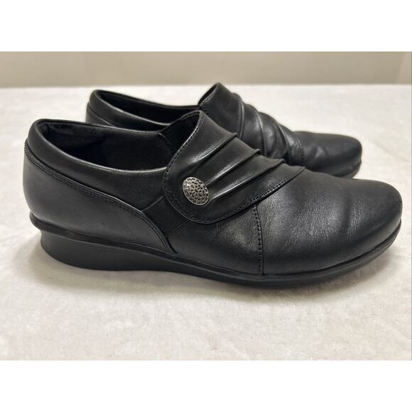 Clarks Women’s Shoes Size 7.5 Black Leather Slip On Loafers Wedge Heel Casual - Picture 1 of 8